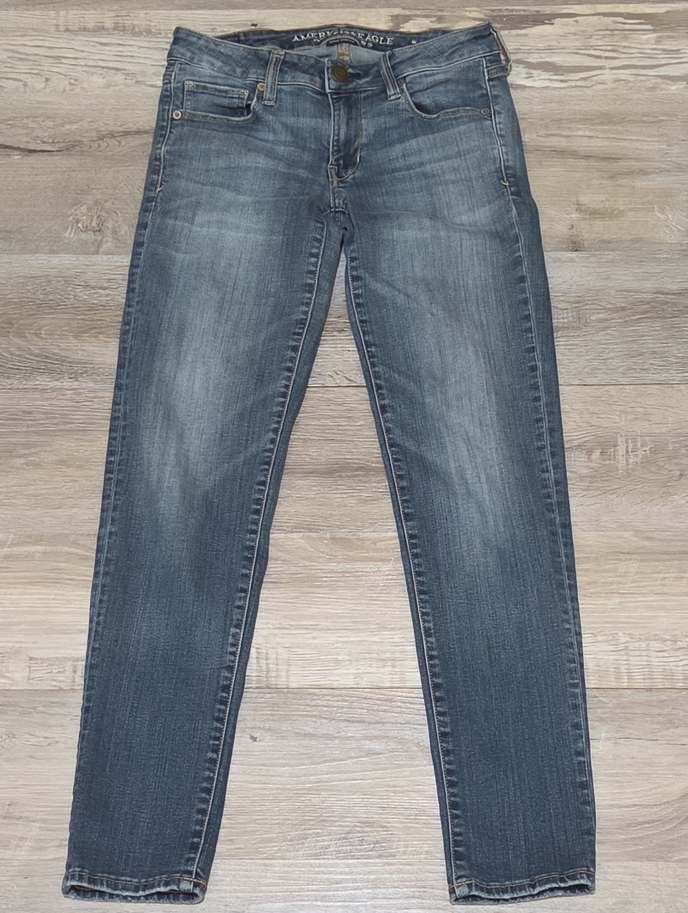 American Eagle Super Stretch Skinny Jeans in Faded Denim Blue Womens Size 4 Reg